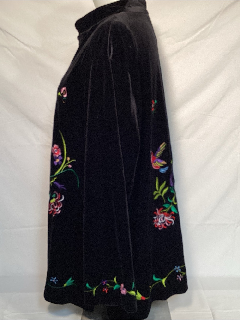 Black Velour Embroidered Susan Graver Floral Button Up Jacket Women’s Size 1X - Picture 8 of 12